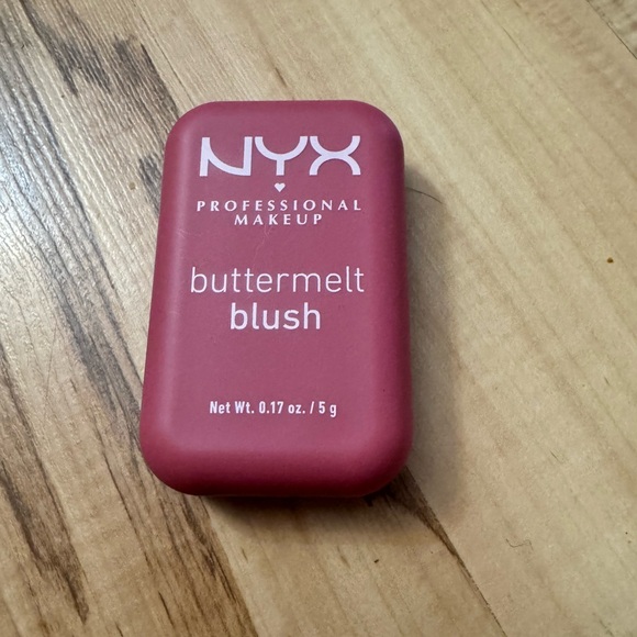 NYX buttermelt blush - Picture 4 of 5